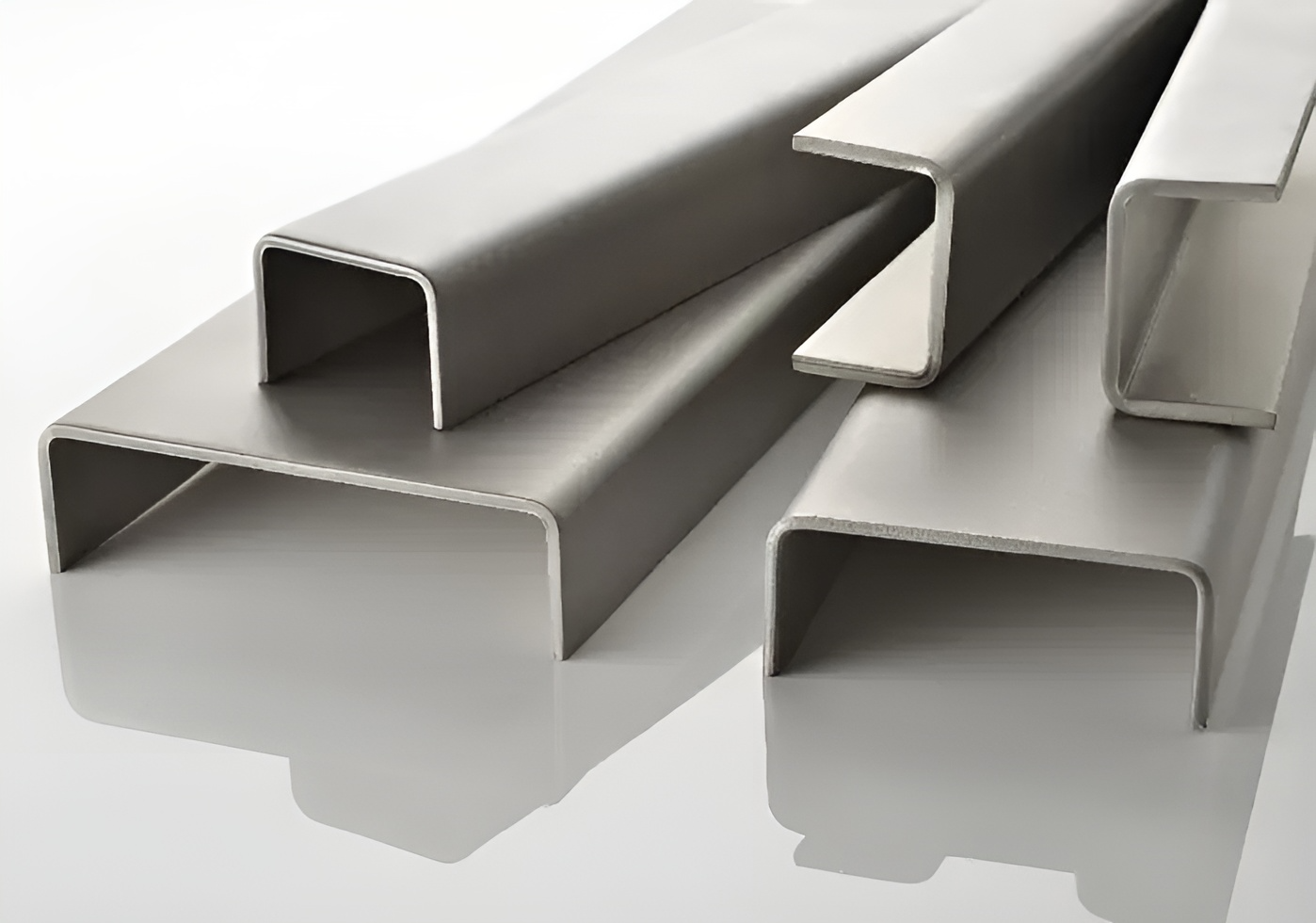 تفاوت نبشی و ناودانی در یک نگاه کلی؛ ظاهر، جنس و کاربرد اساسی هر محصول چیست؟